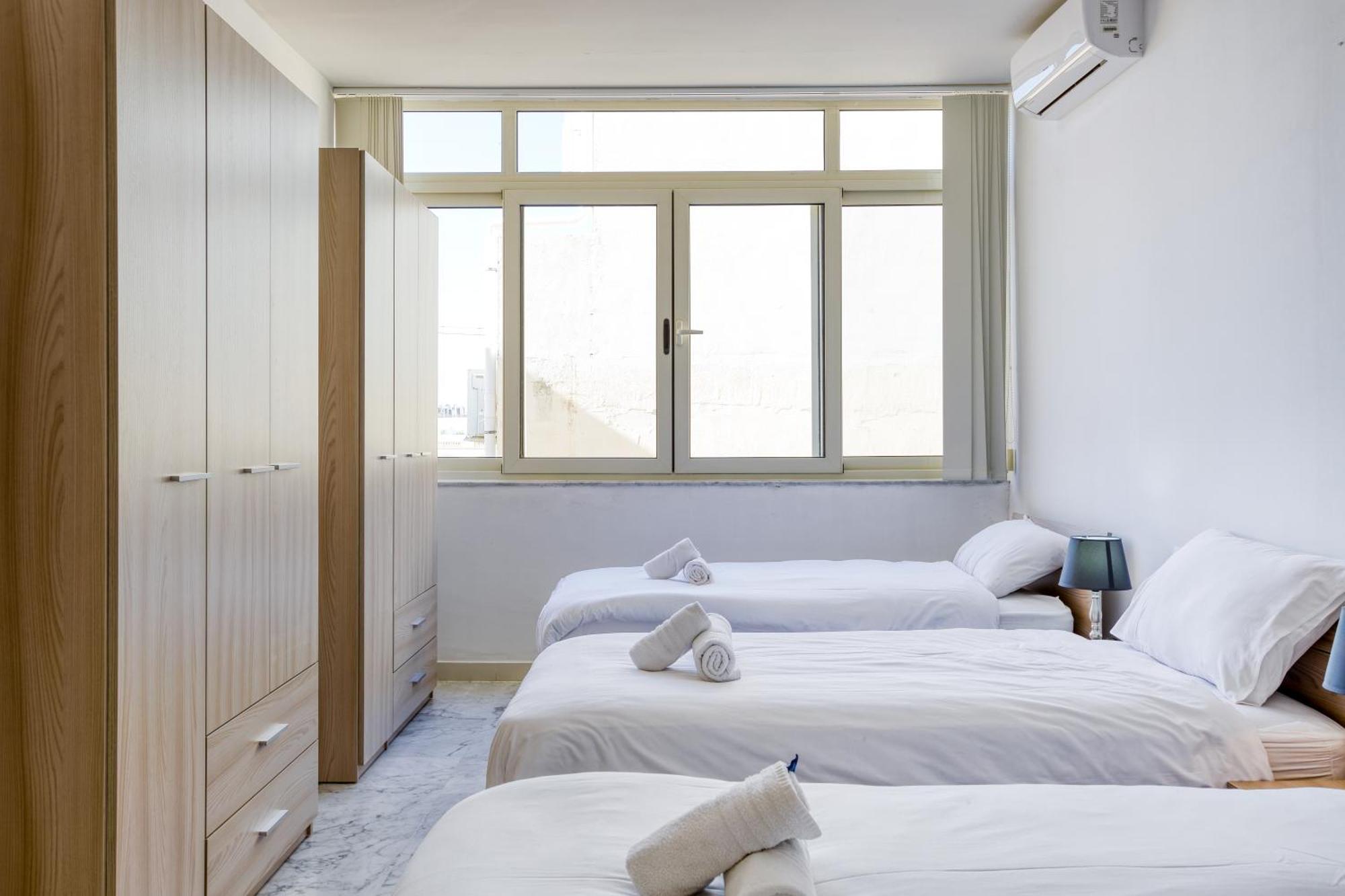 Seafront Sliema Apartment With Balcony & Sea Views By Jl Kültér fotó